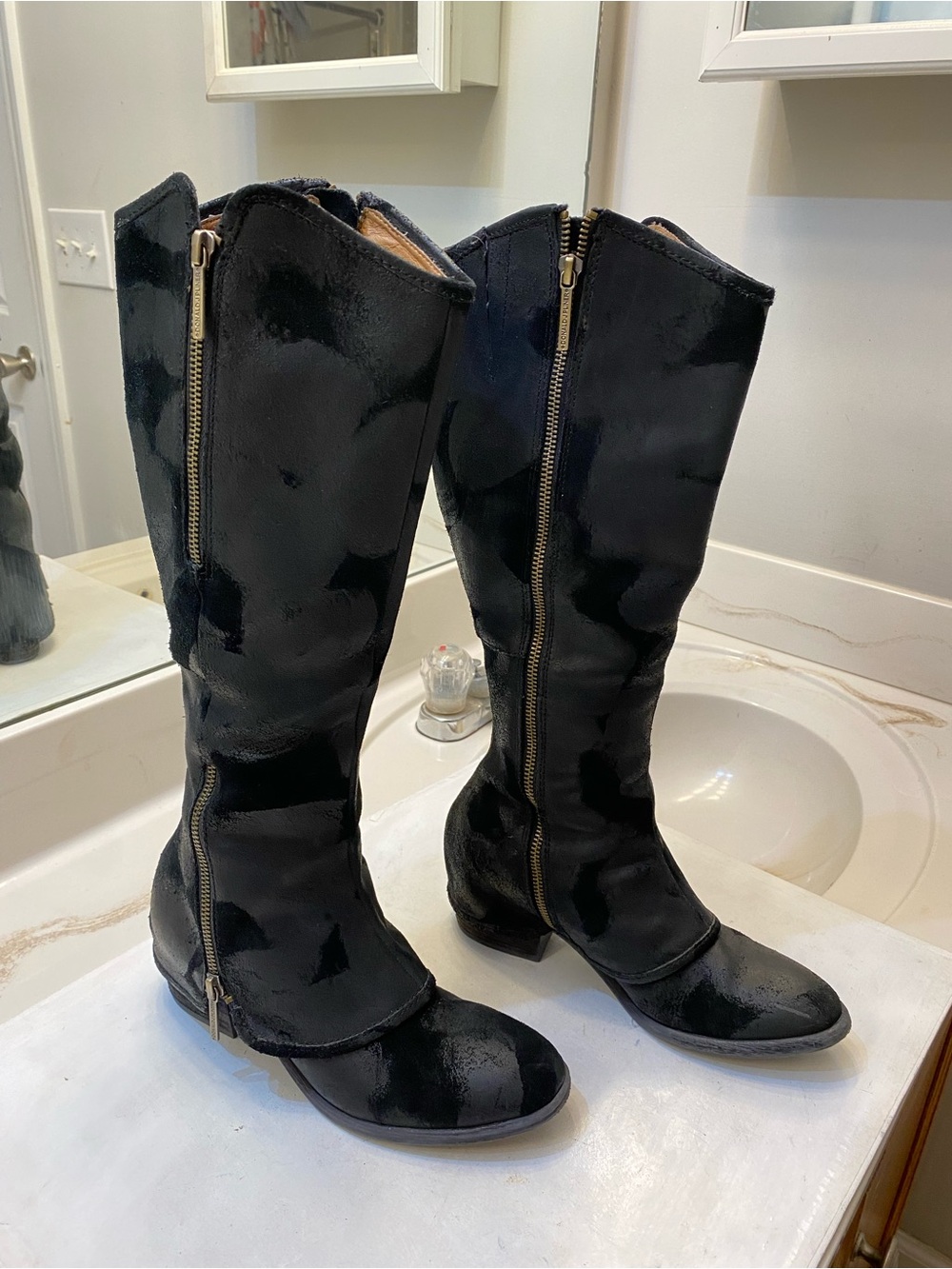 Donald J PLINER Devi 3, great condition women’s size 6.5. Clean interior